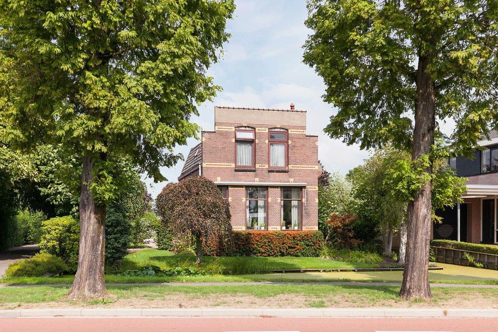 Laagboskoopseweg 4 Hazerswoude-Dorp Vraagprijs 400.000,-- k.k. Vrijstaand woonhuis op een perceel eigen grond van maar liefst 2.075 m².