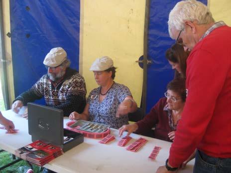 Jullie hebben keihard met de glimlach gewerkt. Togen plaatsen, bonnetjes verkocht, frisdrank laten vloeien, tenten afbreken, we kunnen iets als club!