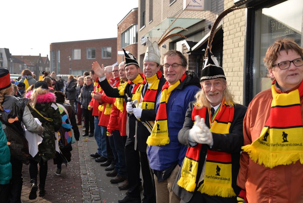 DANKZIJ UW STEUN BEHOUDEN WIJ EEN PRACHTIG VOLKSFEEST turfstekerslaand.nl #turfstekerslaand facebook.