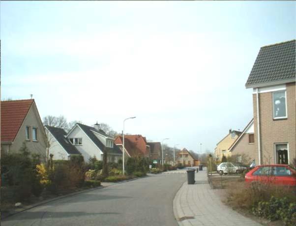 In de meer recente wijken komen gekromde straten voor. Ook hier hetzelfde principe van één hoofdontsluitingsroute, met daaraan hofjes en erven.