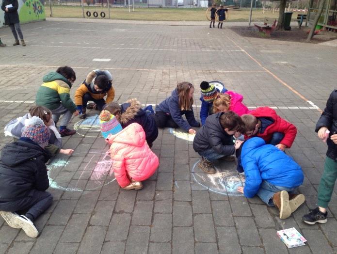 In Genk centrum liepen we met veel plezier mee met de kindercarnavalstoet en het