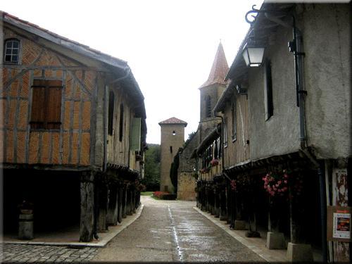 uitkomen. In de directe omgeving van Le Peyran, vindt u prachtige uitstekend bewaard gebleven Bastides.