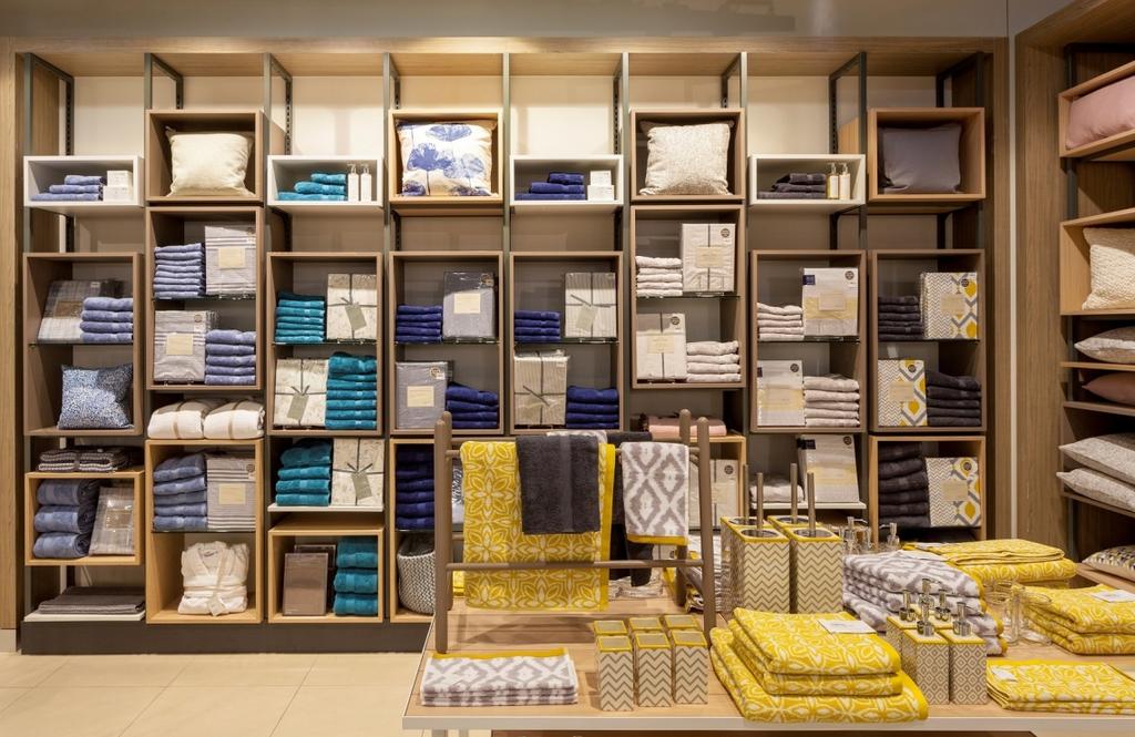 De eerste drie shop-in-shops bevinden zich in Amsterdam, Den Haag en Rotterdam en zijn tussen de 45 en zeventig vierkante meter groot.