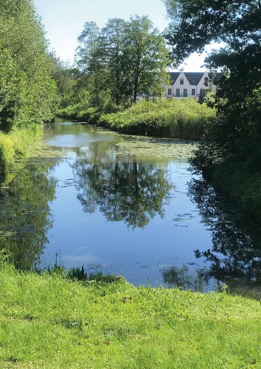 HERENHUIZEN MET EEN KLASSIEKE UITSTRALING ons dorp IN DE STAD LUXE WONEN MET ALLES BIJ DE HAND Hervensche Park ligt tussen Carolus en De Heinis tegen villawijk De Herven; een