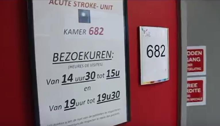 Van Cauwenbergh, de hoofdverpleegkundige, verpleging, ergo, kine, diëtiste, de sociale dienst, de psychologe, waar alle patiënten besproken worden.