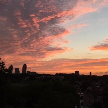 Dan hebben wij precies wat u zoekt en nodigen wij u graag uit dit appartement aan de Teslastraat te komen bezichtigen.