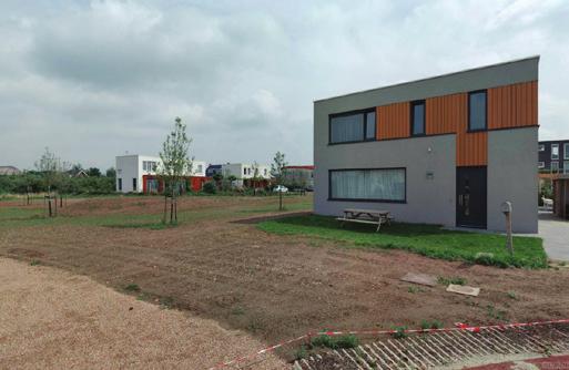 Bekkersland grenst aan de wijk Plant je Vlag, waar welstandsvrij gebouwd wordt, maar ook aan de Vossenpels, een landelijk gebied waar de gemeente Nijmegen plannen maakt voor een nieuwe woonbuurt.