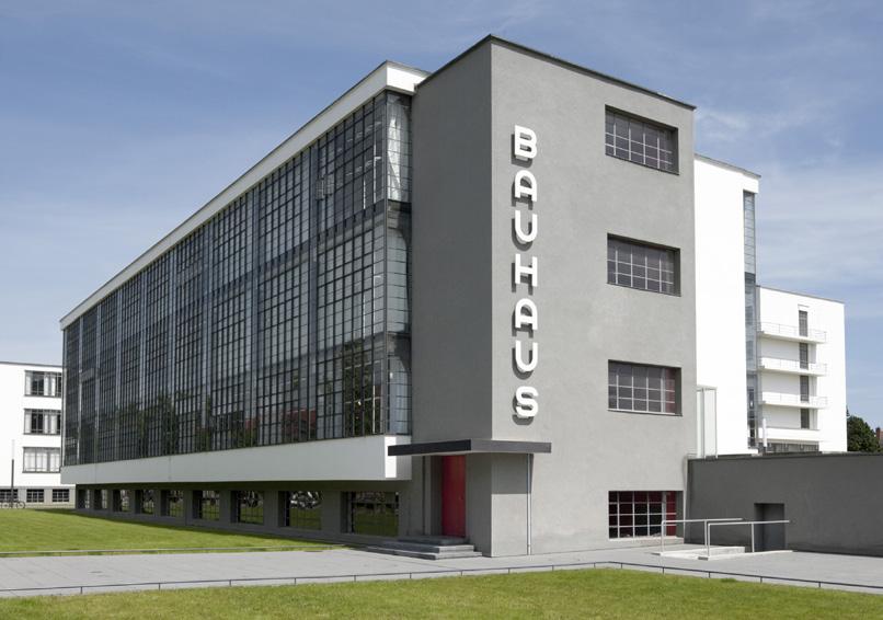 Bauhaus, Walter Gropius, 1925-1926 / Tadashi Okochi Pen Magazine, 2010, Bauhaus Dessau Foundation Bauhausstudenten, 1932 / Bauhaus Dessau Foundation 100 jaar BAUHAUS, werelderfgoed!