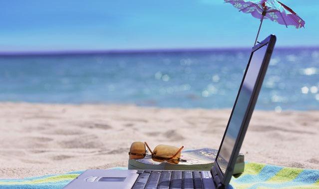 4 Wat bij problemen? Je laptop tijdens de zomervakantie Ook tijdens de vakantieperiode wordt de gebruikelijke service verleend bij een defect.