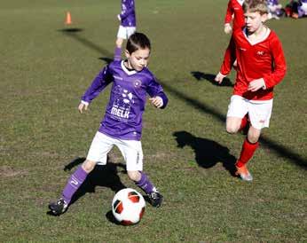 Achates JO11-3 - ST EGS JO11-2 De zaterdagochtend bracht alles waarop je hoopt bij een etitietreffen: een volledige selectie, stralend weer, een geurende grasmat en de gretigheid om te winnen.