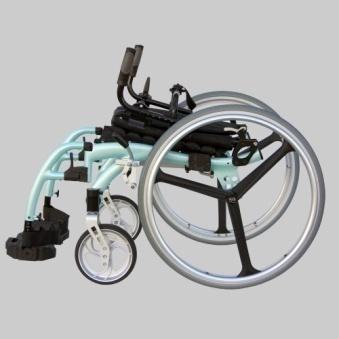 Uitklappen van de rugleuning Ga achter uw rolstoel staan; Pak de duwhandvatten vast en trek de rugleuning naar u toe; U hoort een klik dit bevestigd dat de