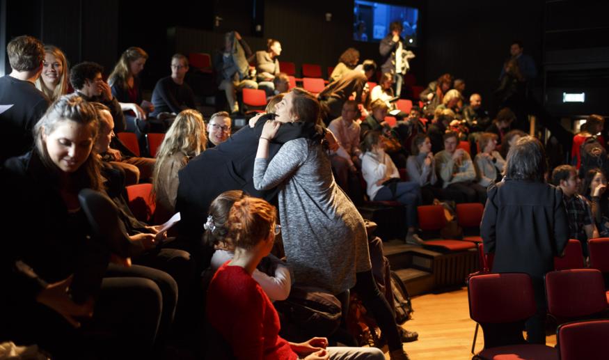 Een speelfilm, een tentoonstelling, een popsong, Vincent van Gogh, Hans Teeuwen of Carice van Houten: met kunst en cultuur kom je dagelijks in aanraking.