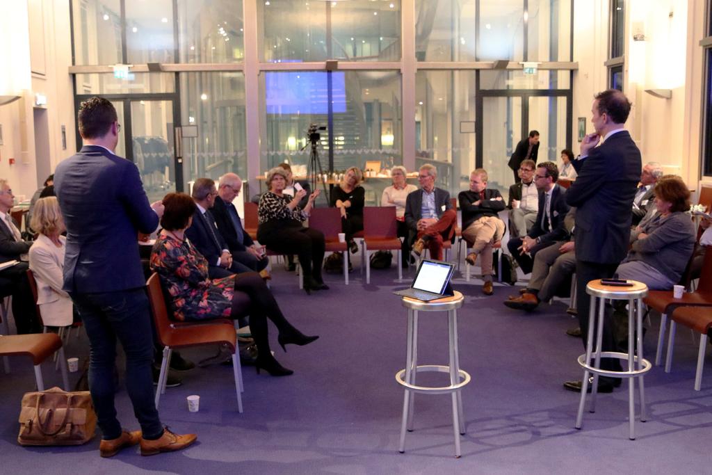 29 november 2018 Friesland: veel meer delen en leren van elkaar Burgemeesters, wethouders en raadsleden praten op 13 november in Sneek over Friese thema s die niet mogen ontbreken in de