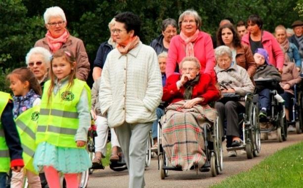 Dementievriendelijk Mol Naar een betere integratie: dementievriendelijke wandelingen in 2 stadsparken ism groendienst, WZC s, toeristische dienst Warme zorg: opmaak