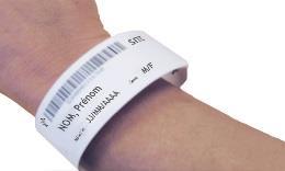 10. Check of u een correct identificatie-armbandje om heeft Draag gedurende uw volledig verblijf een identificatie-armbandje. Dit bandje maakt onder alle omstandigheden duidelijk wie u bent.