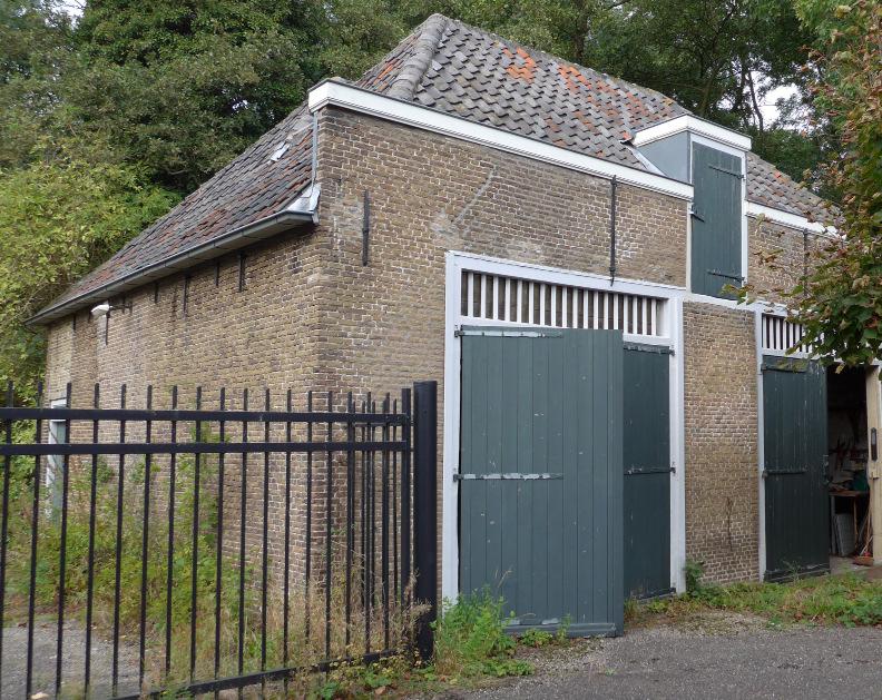 Dordrecht Ondergronds 85 Plangebied koetshuis hoeve Overkamp, Achterweg 2-2a, Dordrecht Een archeologisch bureauonderzoek en