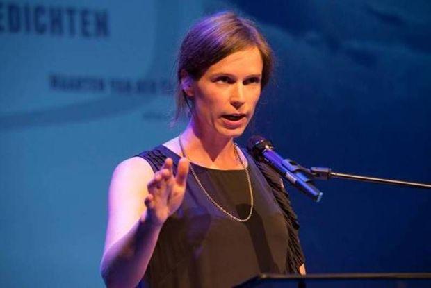 Nederlandse debutante Hannah van Wieringen wint nu ook poëzieprijs Liegend Konijn Frank Hellemansis redacteur Boeken van Knack.