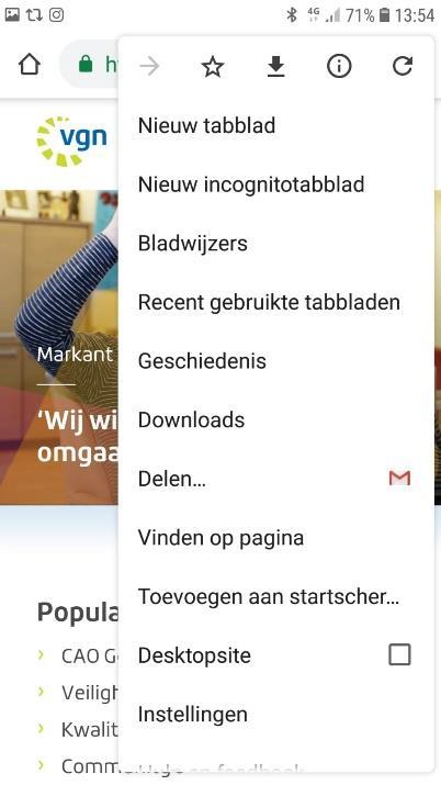 Chrome Chrome is een internetbrowser. Met de Chrome-app kun je dus internetten. Open de app door op het icoon te tikken.