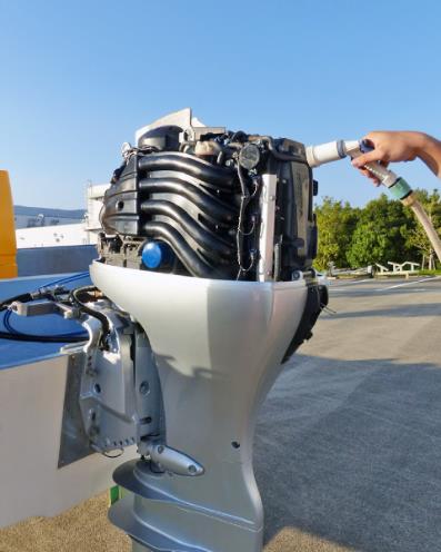 Als de buitenboordmotor volledig onder water is geweest 1/7 Aan een buitenboordmotor die volledig onder water is geweest, moet direct onderhoud worden gepleegd om de kans op corrosie te minimaliseren.