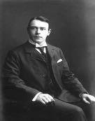 Wie is Thomas Andrews? Thomas Andrews Junior ( 7 februari 1873, Comber, County Down 15 april 1912, Atlantische Oceaan) was de hoofdontwerper van de Titanic. Hij was een Ierse scheepbouwer en zakenman.