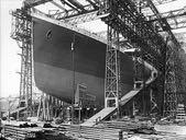 De Bouw van de Titanic Wanneer zijn ze begonnen met de bouw van de Titanic? Op 31 maart 1909 zijn ze begonnen in Belfast, bij scheepswerf Harland and Wolff met de bouw van de Titanic.