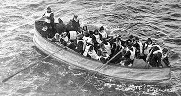 Hoeveel reddingsloepen waren er aanwezig op de Titanic? Er waren 16 gewone sloepen en 4 opvouwbare sloepen aanwezig op de Titanic.