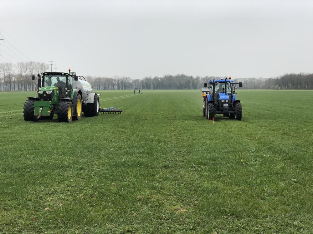 Grashoogte meten Om goed in beeld te krijgen wat het effect van de stof op de groei van het gras is, wordt voor iedere snede de grashoogte met een grashoogtemeter bepaald.