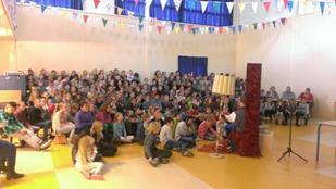 Zo konden de kinderen goed in de stemming raken voor het thema van dit jaar: 'Voor altijd jong'. De hele week bruiste het weer van de activiteiten rondom de Kinderboekenweek.