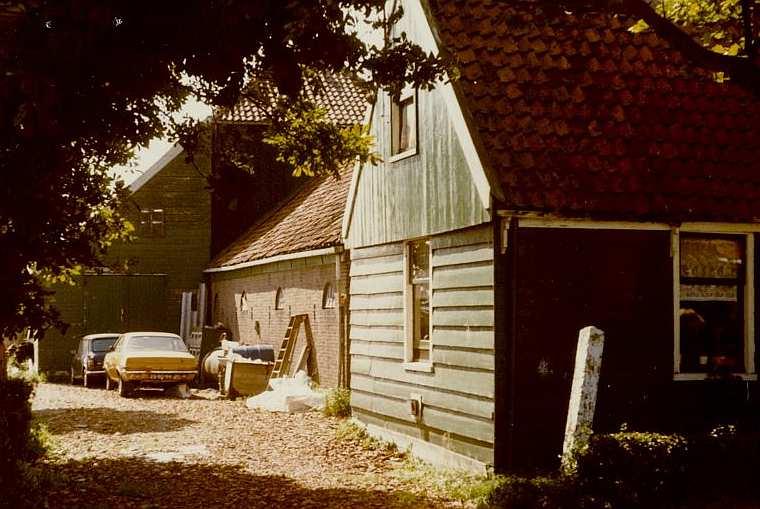 J. Allanstraat 175. De boerderij omstreeks 1982.