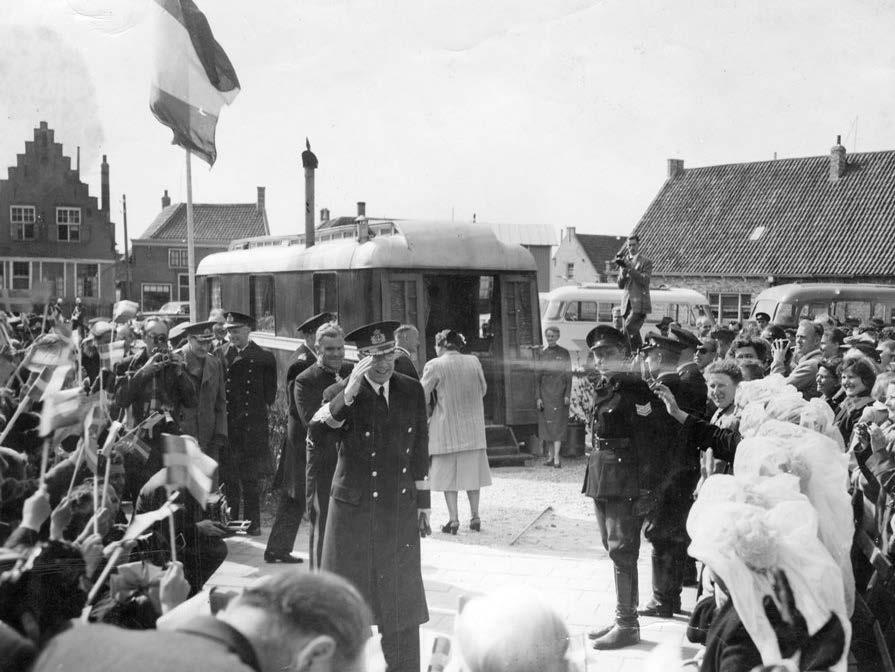 Koning Gustaaf Adolf VI van Zweden kwam op 28 april 1955 de eerste steen leggen.