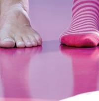 ONDERHOUD Algemeen Goed en regelmatig onderhoud zorgen voor een blijvend mooie en hoogwaardige vloer. Uniek Gietvloeren zijn naadloos en vloeistofdicht, dus gemakkelijk schoon te houden.