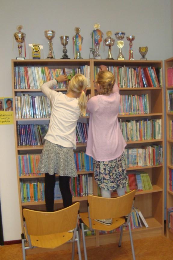 De bibliotheek op school November 2017 1 2 3 4 5 Schoolbibliotheek Alle leerlingen van onze school mogen wekelijks boeken komen lenen uit onze schoolbibliotheek.