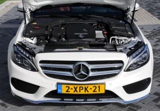 Specificaties Mercedes-Benz C-Klasse Estate C180 Maten en gewichten Lengte x breedte x hoogte Wielbasis 470 x 181 x 146 cm 284 cm Gewicht Aanhanger Aanhanger geremd 1.370 kg 735 kg 1.