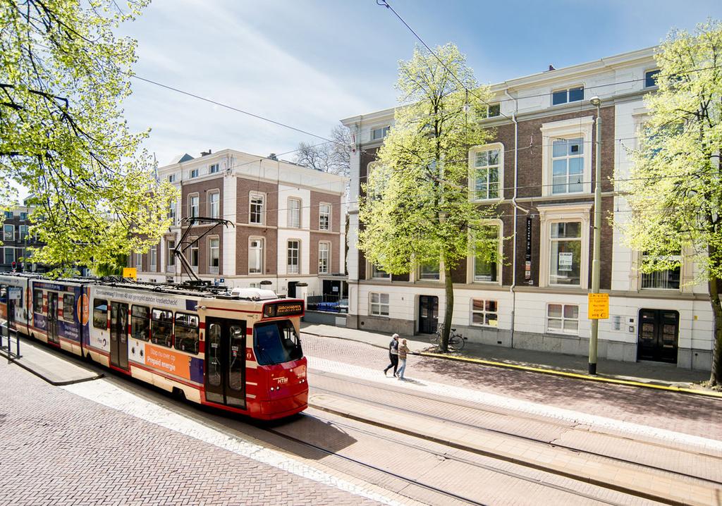 Omgevingsfactoren Het object is gelegen aan de Alexanderstraat, om de hoek bij Plein 1813, de Sophialaan, de Mauritskade en de Javastraat in Den Haag. Dit gebied staat bekend als het Willemspark.