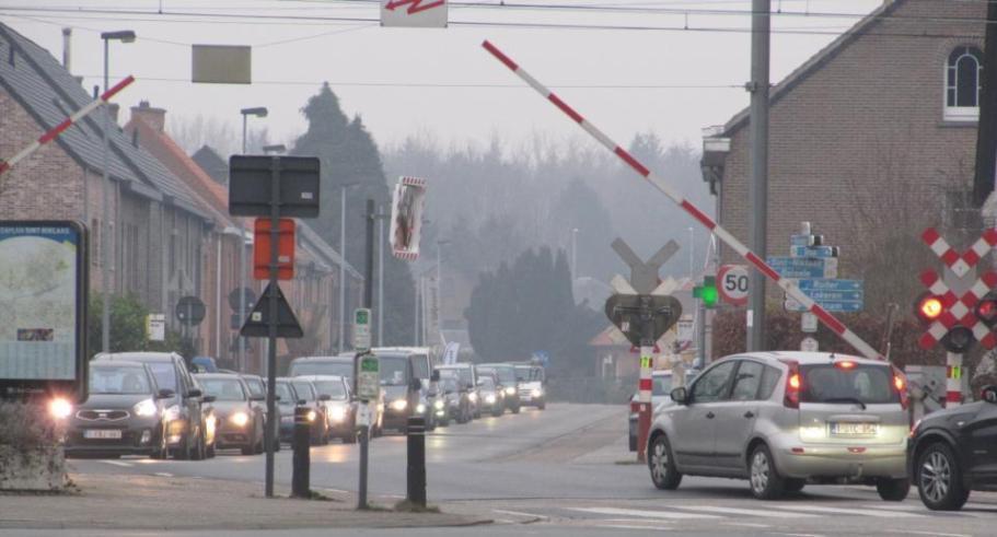 Met minder overwegen, veiliger en stipter Barrièrewerking aan spooroverwegen bij