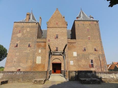 Veroordeeld op basis van zijn ideeën (Zie de tekst van les 7) tot levenslange gevangenschap in het kasteel Slot Loevestein (bij Gorinchem) Zat gevangen van juni 1619 tot 22 maart 1621 Tijdens de