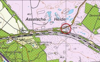Locatie 5 Vennen die hun bestaan aan ijzer danken Vanaf Hoog Soeren via de Pomphulweg naar Assel liggen op een gegeven moment (net vóór en net na het wildrooster) vennetjes langs de weg.