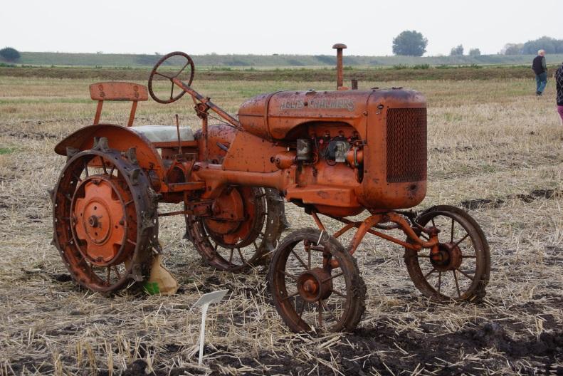 Een bekende populaire trekker die in 1937 op de markt komt is het type B One row all Purpose De eerste 97 tractoren werden uitgerust met een Waukesha FA benzinemotor met een vermogen va 18 pk en een