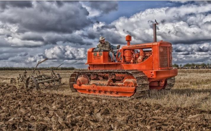 Door het uitbreken van de tweede wereldoorlog staat de productie van tractoren producten nagenoeg stil en verdwijnen de M, de K, de L en de S vanaf 1942/43 uit het verkoopprogramma.