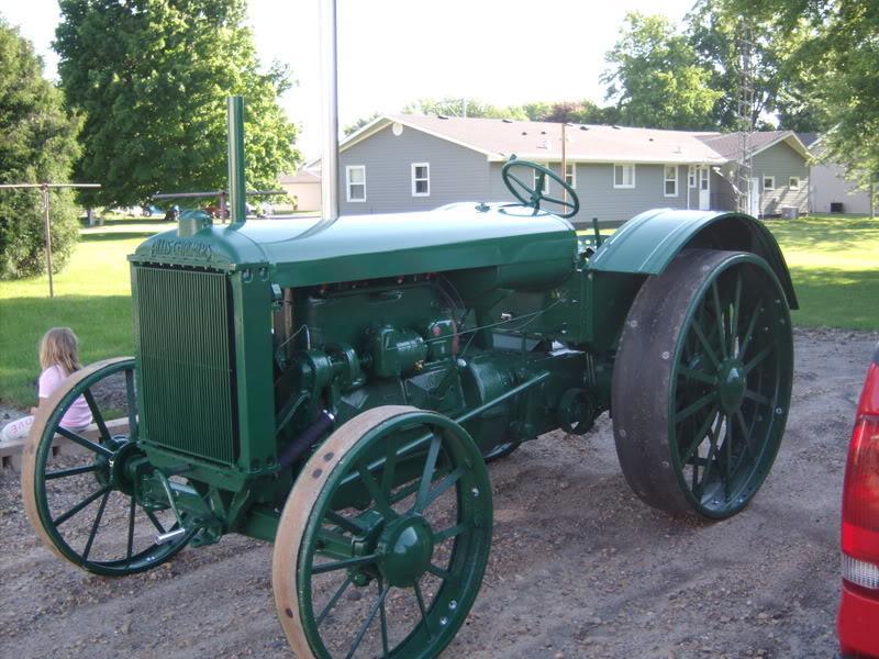 Door de lage verkoopcijfers komt Allis-Chalmers in 1926 weer is zwaar weer terecht.