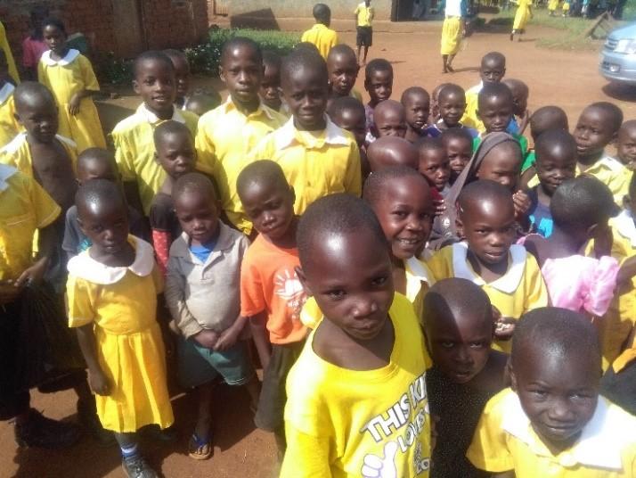 SAMENVATTING Aanvraag Nederlandse stichting: Stichting Moving On ANBI: 810019048 Lokale partner in Oeganda: Mazima Project Naam: Creëren van zelfstandigheid en kwaliteitsonderwijs voor kansarme