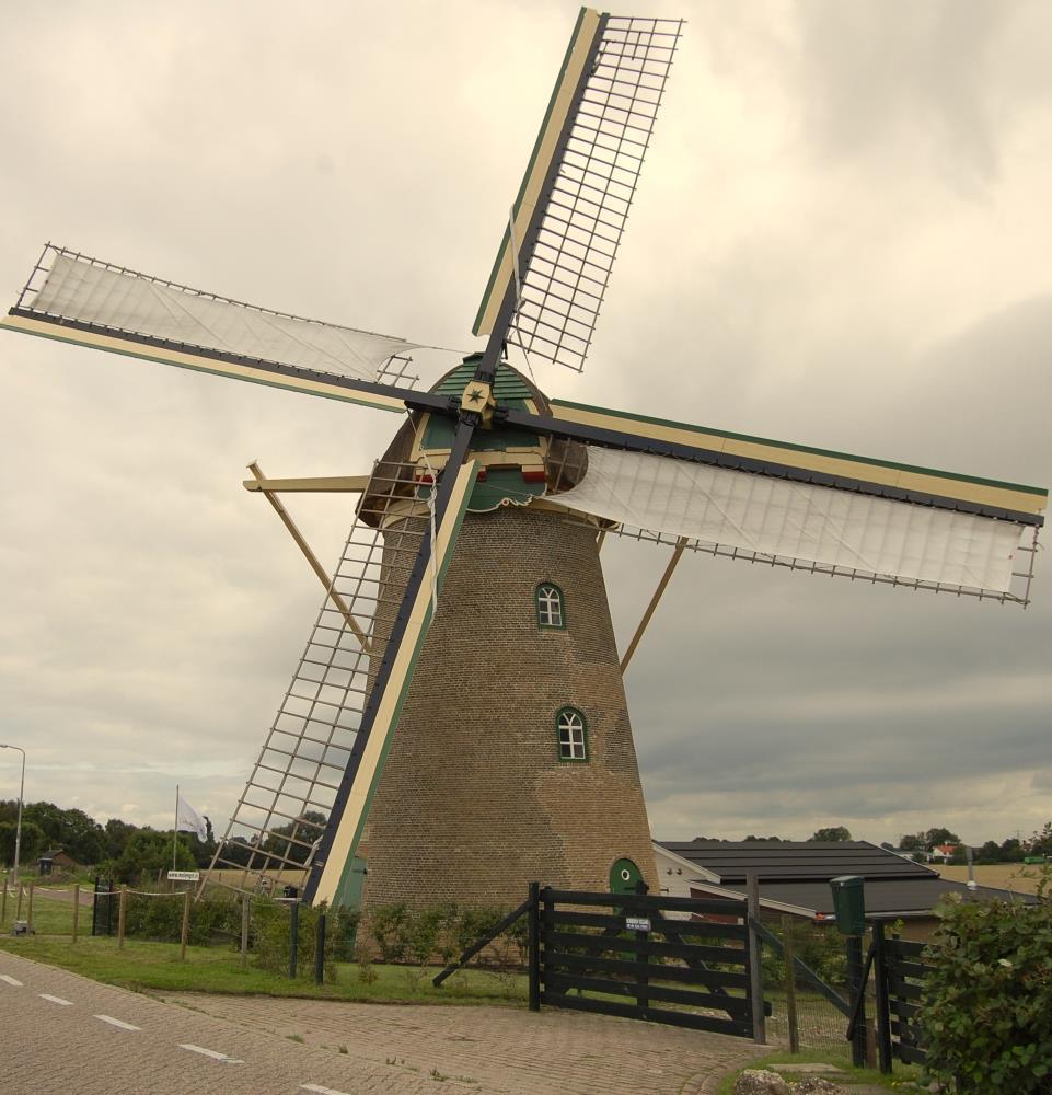 Korenmolen molencomplex Goidschalxoort (Heinenoord) Geschiedenis De geschiedenis van de molen van Goidschalxoord begint al voor 1718.