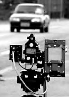 Opgave Radarcontrole Om de snelheid van een auto te meten kan de politie een figuur radarapparaat gebruiken. Zie figuur.