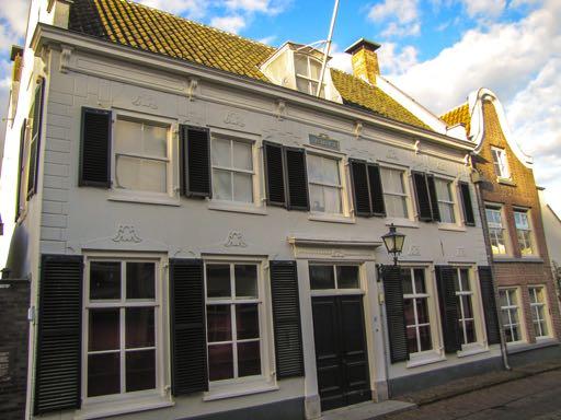 06 MUSEUM DORESTAD / MUNTSTRAAT Museum Dorestad was gevestigd in een voornaam pand, Amstelwijk (1645).