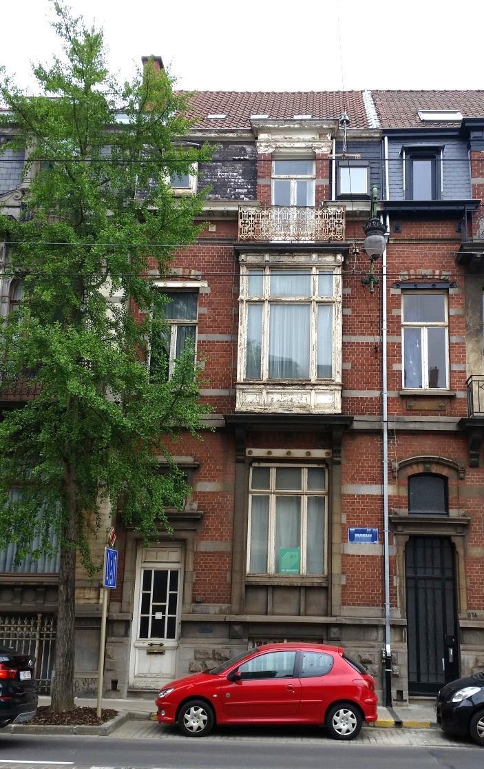 Casestudy 3: Renovatie van een flatgebouw Brugmannlaan - Ukkel Voorgevel: isolatie met kalkplamuur >Blootstelling: O-N-O >Gevel: in zichtbare baksteen -