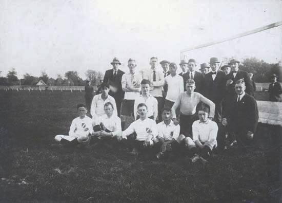 1900-1934 AFC 34 De voorlopers van AFC 34: Quick, RKAFC, VAFC, Blauw Wit en ARC AFC 34 is van oorsprong een katholieke voetbalvereniging.