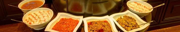 VLEES HOOFDGERECHTEN / MEAT MAIN DISHES Rijst of naan inbegrepen / Rice or naan including 38. Kip Karahi 14,50 Kipfilet in een saus van uien, tomaten en knoflook.