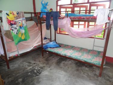 Het kindertehuis Het kindertehuis is bescheiden ingericht maar voldoet voor