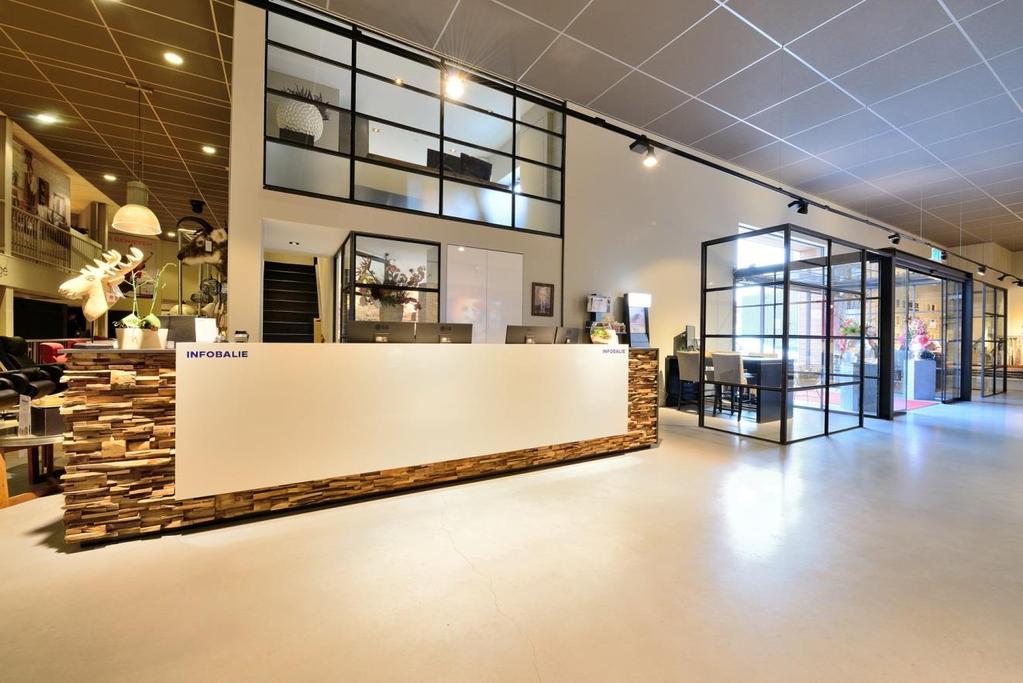 Omschrijving object Algemeen De voor verhuur beschikbare multifunctionele bedrijfsruimtes met drie kantoorruimtes zijn gelegen midden in het oudste winkelgebied van Eindhoven: de Woenselse Markt.