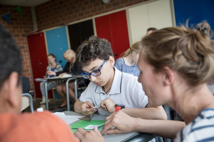 HOE KAN JE ZIEN WAT ER GELEERD IS? Inhoud: Met wat voor leeractiviteiten is de leerling bezig (bijv. Procedure oplossen, probleemoplossen, ideeen vergelijken, etc.